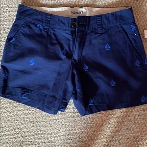 NWT Old Navy shorts. navy blue boat printed shorts